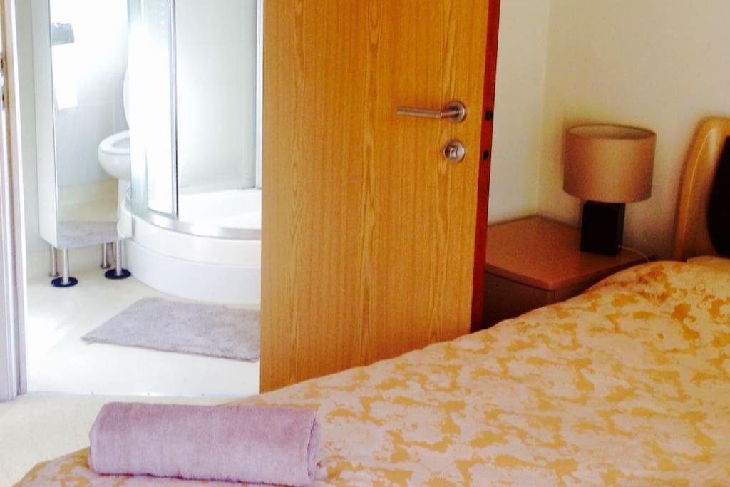 Garden Flat, Wimbledon & Parking, Close To Tennis Londra